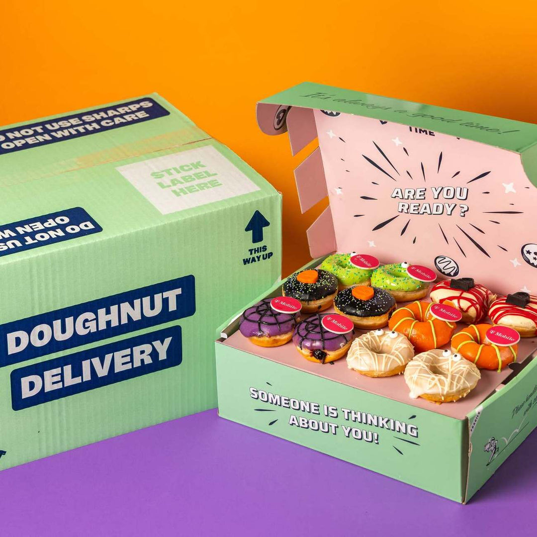 Halloween Office Box XL – 60 Mini-Donuts mit Logo (VG)